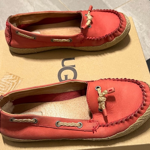 Ugg - Picture 4 of 4